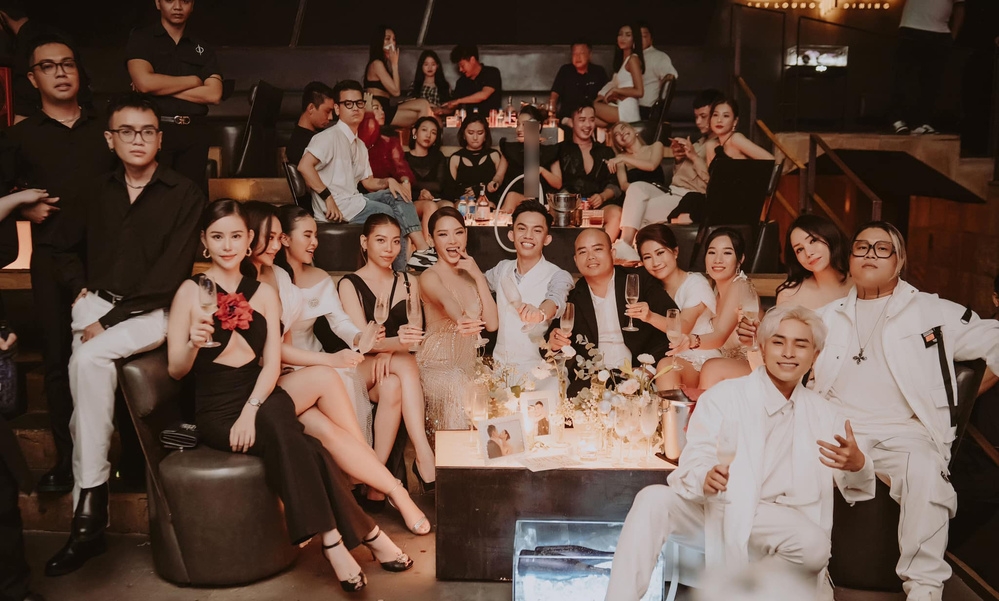 Sao Việt hôm nay 4/5: Thủy Tiên thân thiết bên em chồng sau hậu ồn ào từ thiện Sao Việt hôm nay 4/5: Thủy Tiên thân thiết bên em chồng sau hậu ồn ào từ thiện