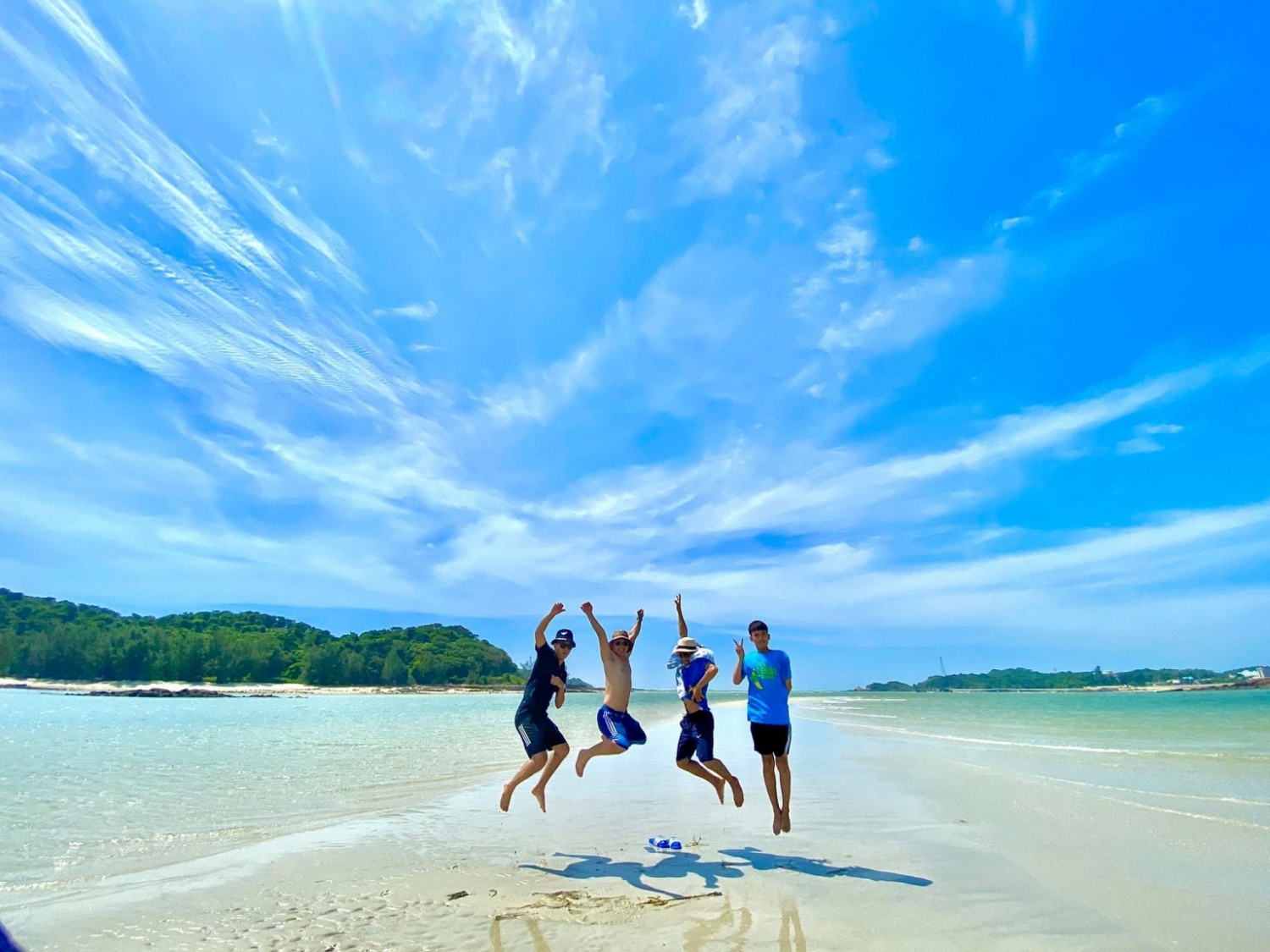 Những bãi biển đẹp tựa thiên đường không thể bỏ qua tại Cô Tô