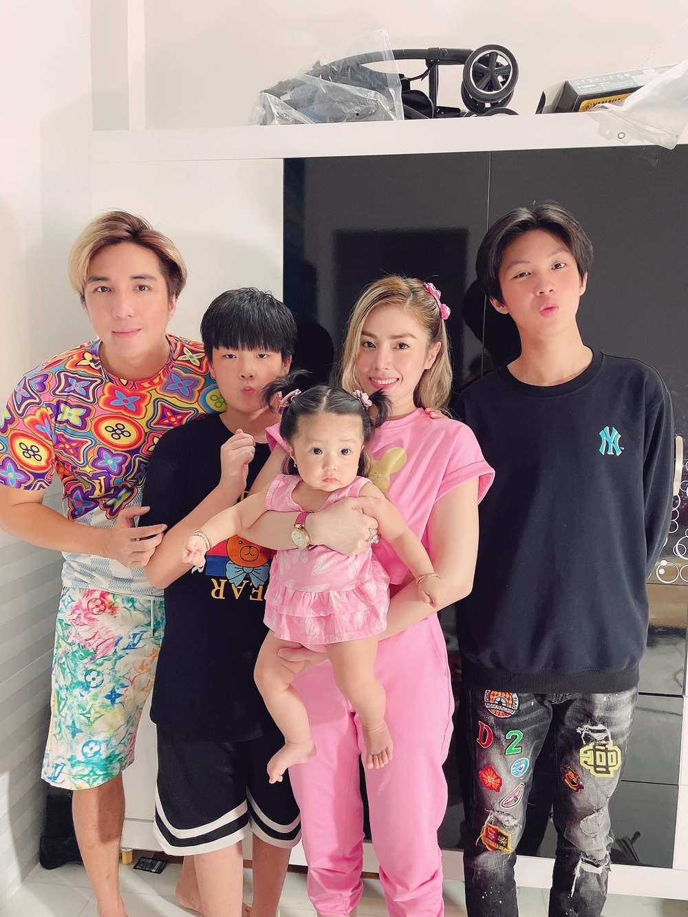 Sao Việt ngày 29/9: Thông tin tỷ phú Hoàng Kiều sẽ thay Phi Nhung nuôi 23 trẻ mồ côi