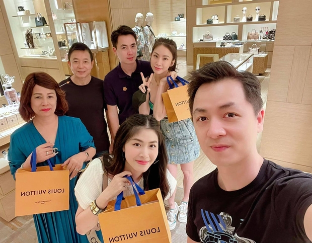 Sao Việt ngày 21/10: Hương Giang trở lại với nhan sắc ấn tượng sau hơn nửa năm 