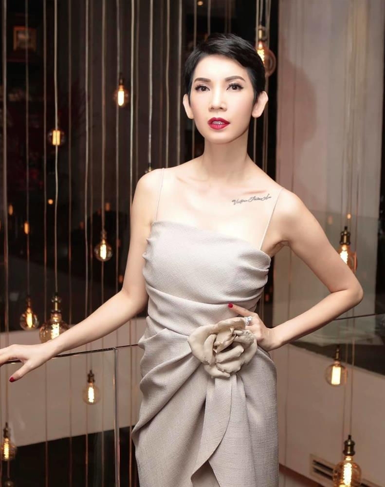 Sao Việt ngày 23/10: Bị hàng xóm báo công an, Xuân Lan dọa kiện ngược lại