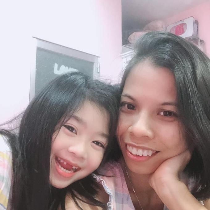 Sao Việt ngày 3/11: Việt Hương tặng 