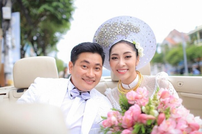Sao Việt ngày 5/11: CEO Phương Hằng nhắc vụ xin 230 tỷ của Hoàng Kiều để nuôi con cố NS Phi Nhung