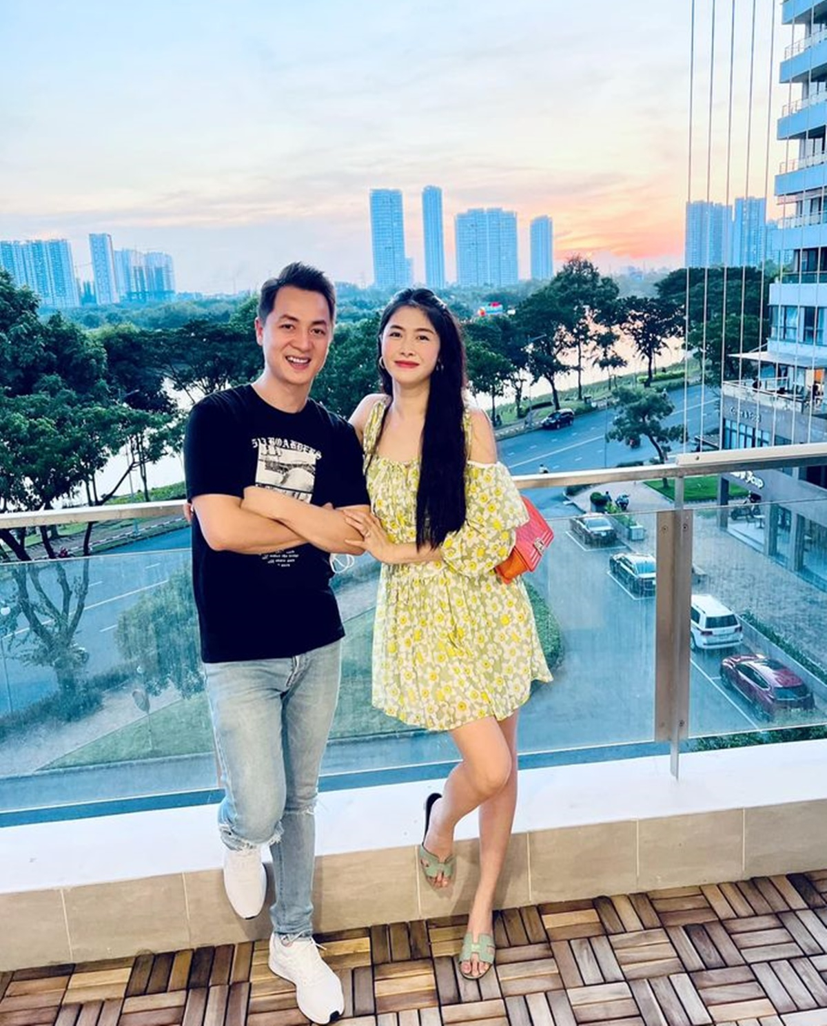 Sao Việt ngày 14/11: Kỷ niệm 8 năm ngày cưới, Đăng Khôi tặng vợ món quà trị giá 10 tỷ