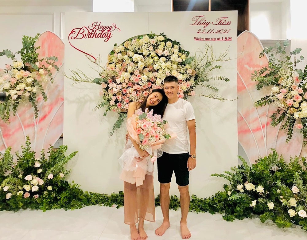 Sao Việt ngày 26/11: Khả Như rạng rỡ trong bộ váy cưới