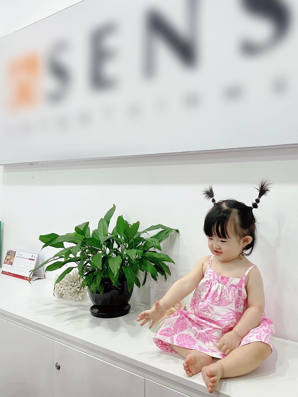 Sao Việt ngày 26/11: Khả Như rạng rỡ trong bộ váy cưới