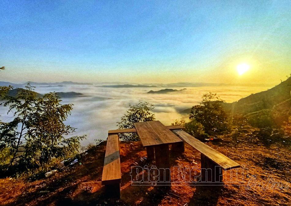 Mùa “săn mây” ở Điện Biên
