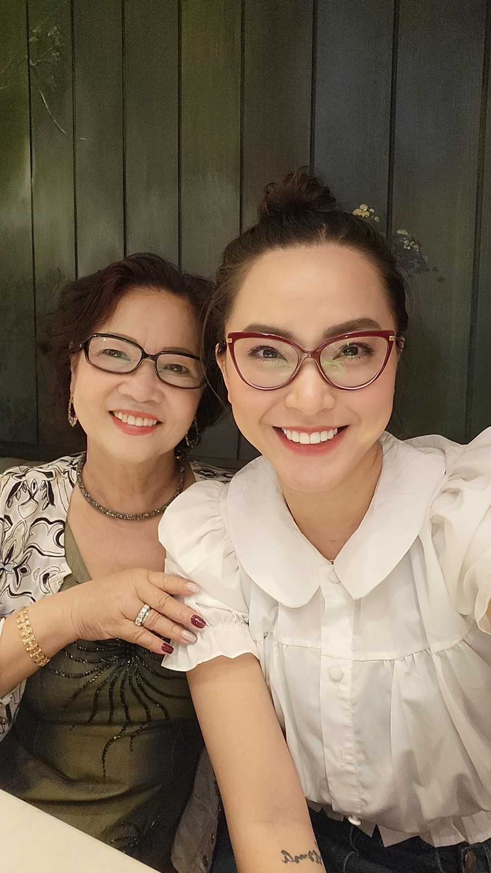 Sao Việt ngày 4/12: Hải Băng khoe ảnh thân thiết bên 