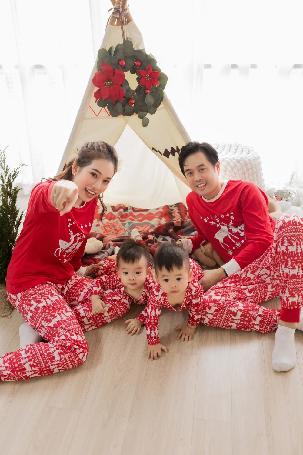 Sao Việt ngày 25/12: Phương Trinh Jolie 
