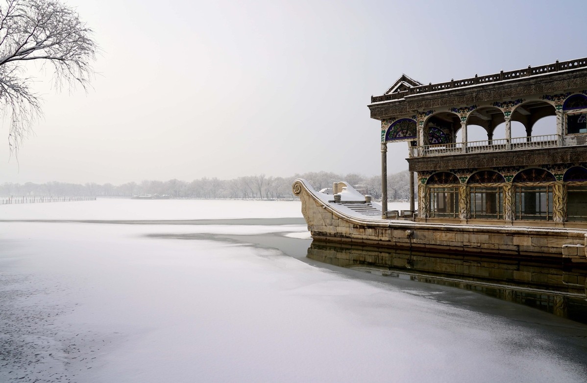 cung dien mua he o bac kinh nhuom minh trong tuyet