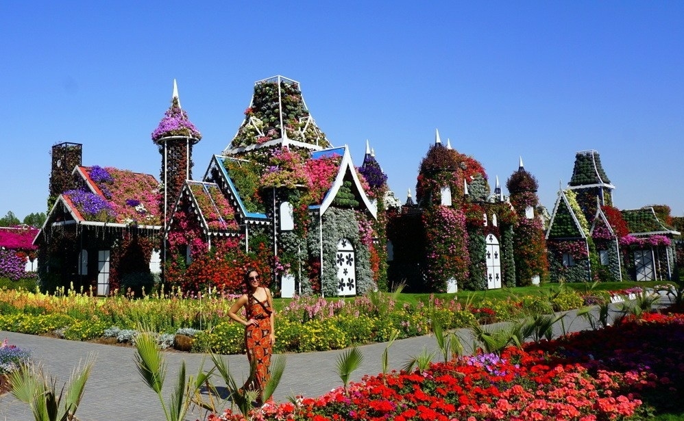 den dubai dung quen ghe tham vuon hoa lon nhat the gioi