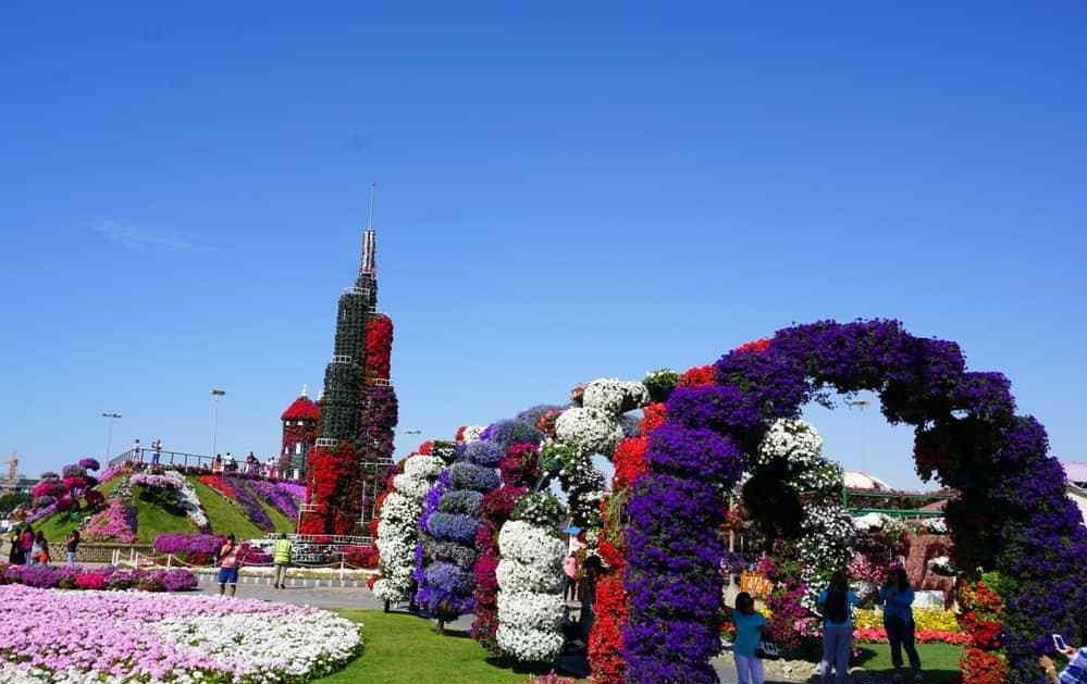 den dubai dung quen ghe tham vuon hoa lon nhat the gioi