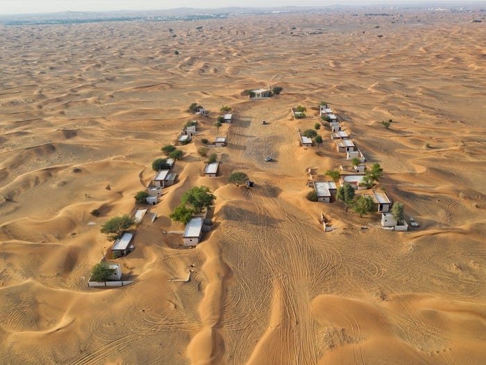 thi tran ma chon vui trong cat thu hut du khach nhung khong ai biet tai sao no bi bo hoang