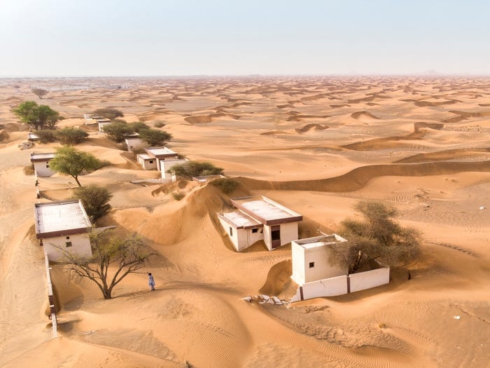 thi tran ma chon vui trong cat thu hut du khach nhung khong ai biet tai sao no bi bo hoang