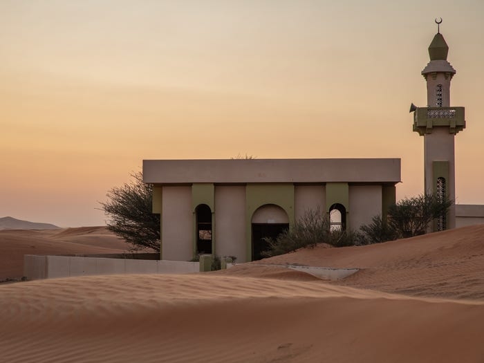 thi tran ma chon vui trong cat thu hut du khach nhung khong ai biet tai sao no bi bo hoang