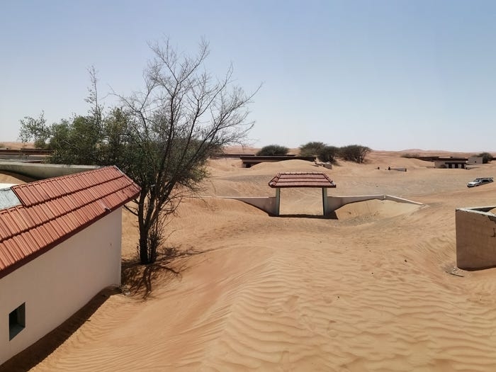 thi tran ma chon vui trong cat thu hut du khach nhung khong ai biet tai sao no bi bo hoang