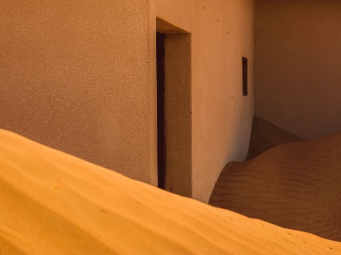 thi tran ma chon vui trong cat thu hut du khach nhung khong ai biet tai sao no bi bo hoang