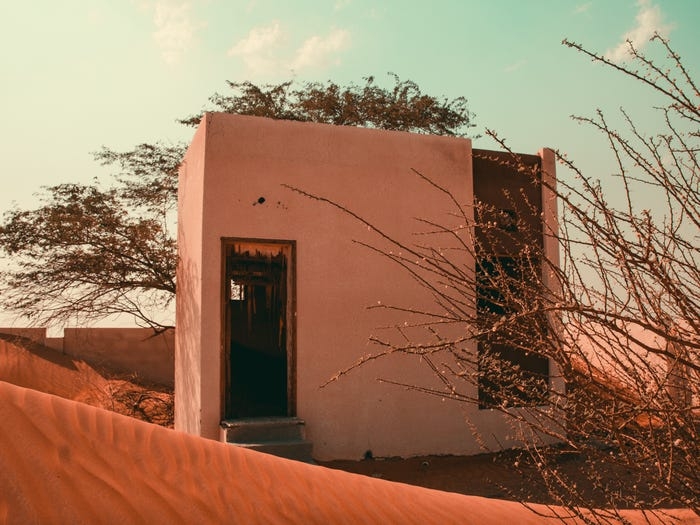 thi tran ma chon vui trong cat thu hut du khach nhung khong ai biet tai sao no bi bo hoang