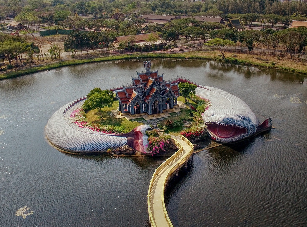 ngoi den duoc ca than bao ve co kien truc doc dao nhat thai lan