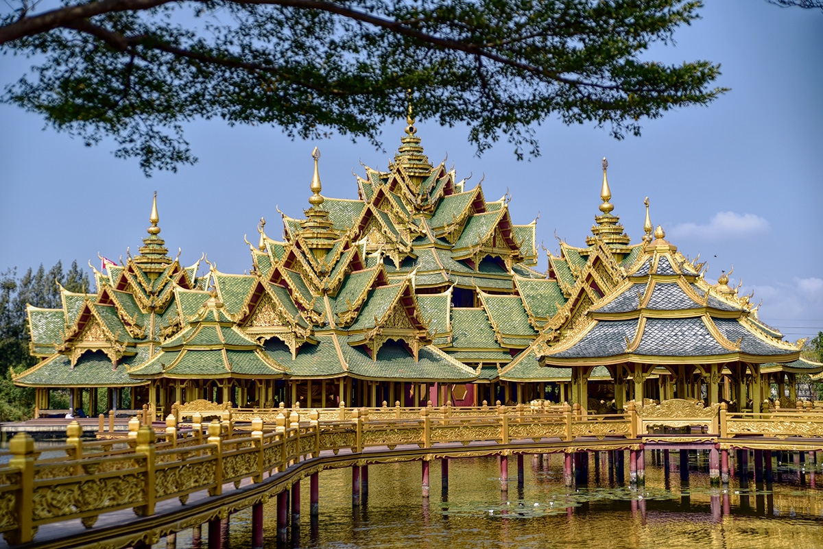 ngoi den duoc ca than bao ve co kien truc doc dao nhat thai lan