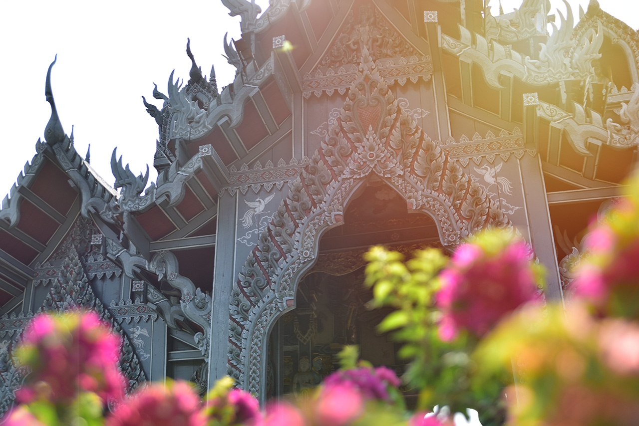 ngoi den duoc ca than bao ve co kien truc doc dao nhat thai lan