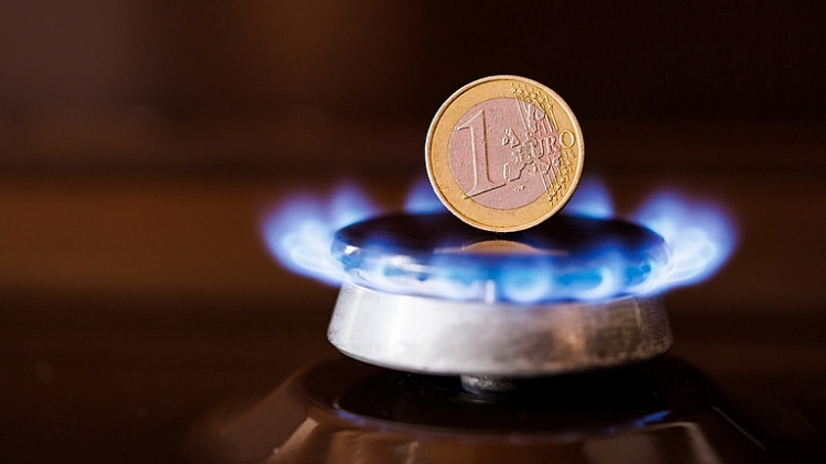 Giá khí đốt tại châu Âu tiếp đà tăng lên 3.400 USD