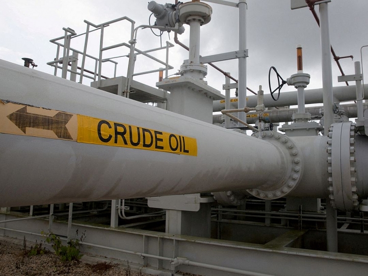 Giá dầu trượt dốc do dự báo cắt giảm nhu cầu của OPEC