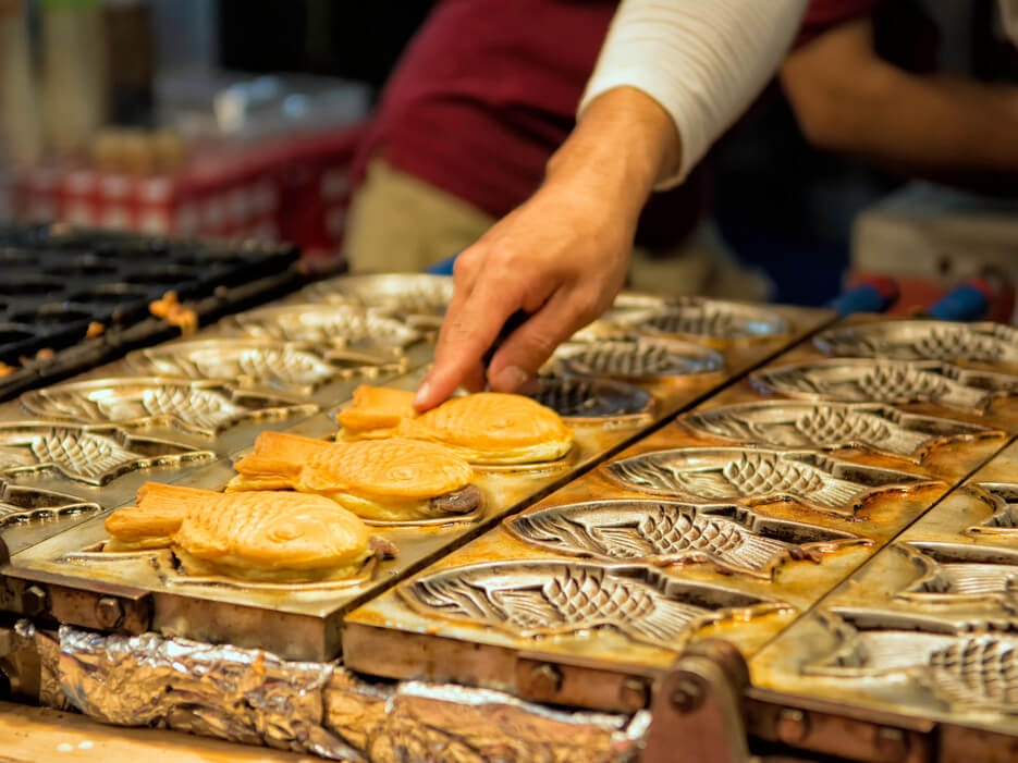 hoa vao khong khi soi dong cua cho dem seoul