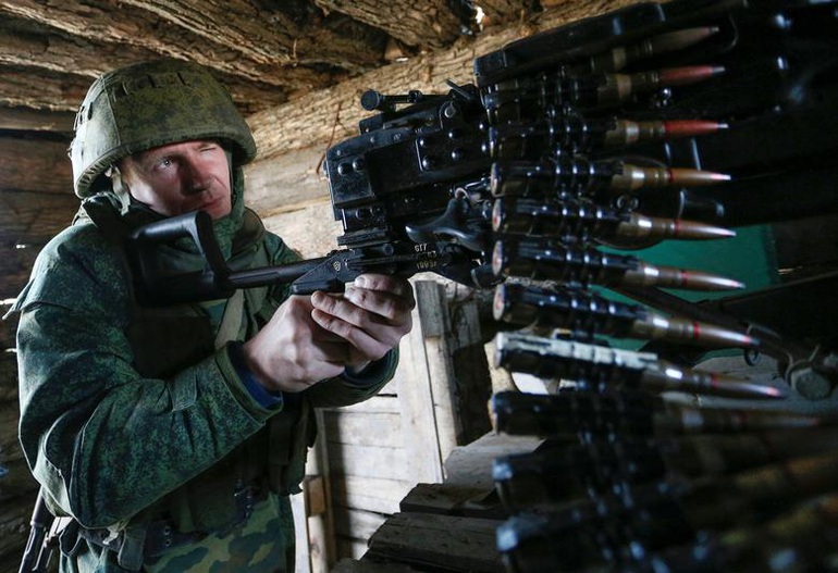 Hàng trăm vụ nổ súng xảy ra ở miền Đông Ukraine trong 24 giờ - 1