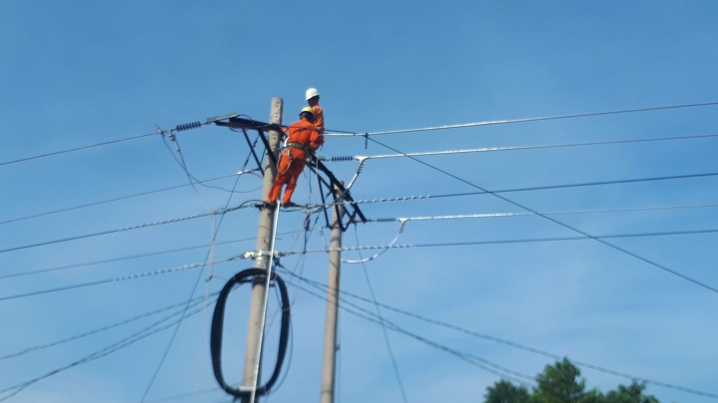 Đầu xuân tản mạn về nghề điện