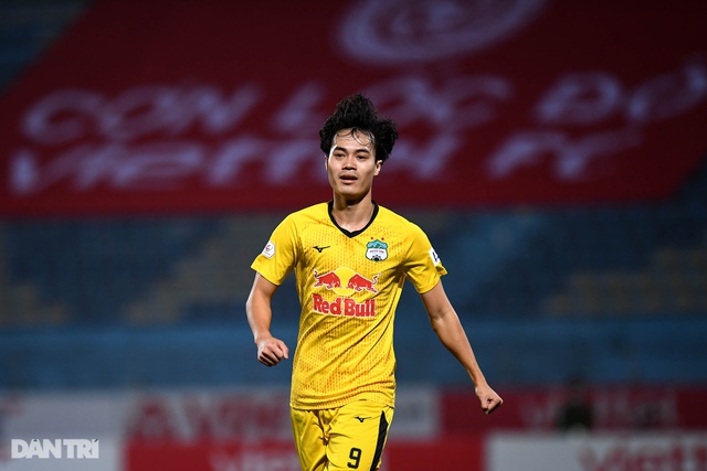 Báo Hàn Quốc: Kiatisuk giúp HLV Park Hang Seo giải bài toán khó - 2