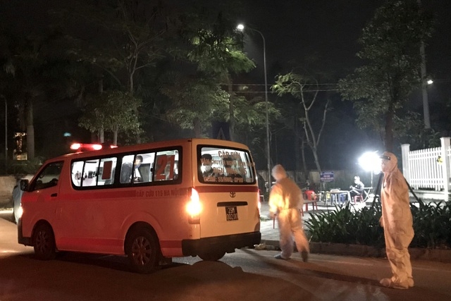 Hà Nội: Đưa các trường hợp F1 ở Đông Anh đi cách ly ngay trong đêm