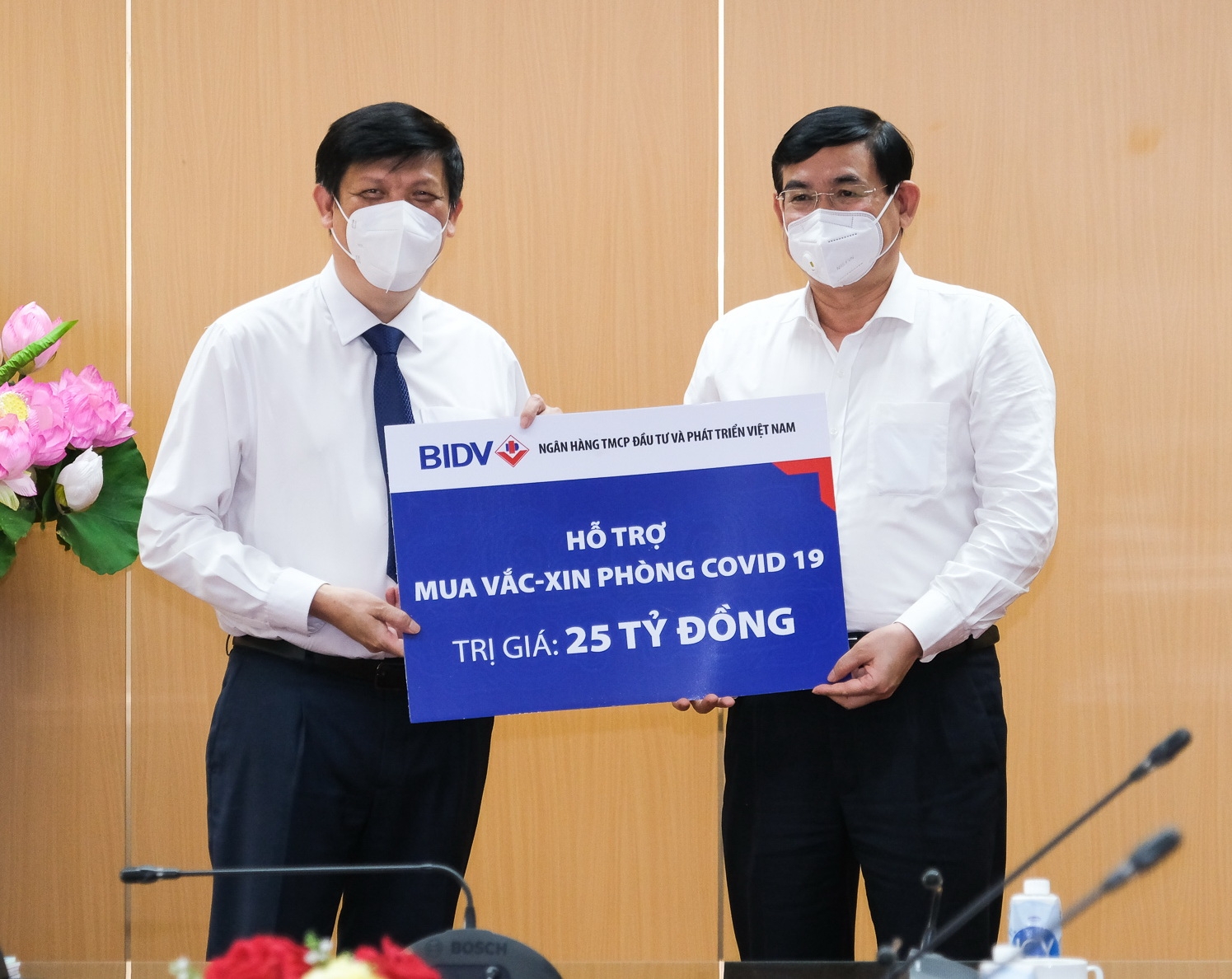 BIDV ủng hộ 25 tỷ đồng mua vắc-xin phòng Covid-19