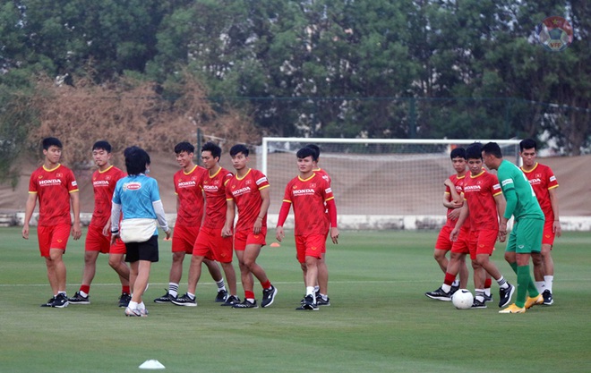 Văn Toàn trấn an người hâm mộ sau khi dính chấn thương - 2