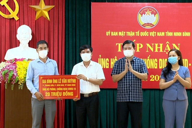 Người bán trà đá ủng hộ 20 triệu đồng chống dịch Covid-19 - 1
