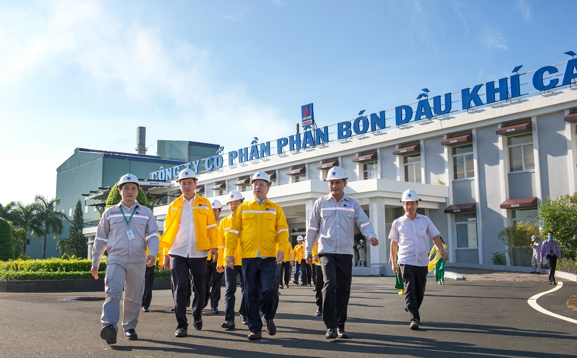 Đồng chí Trần Quốc Vượng thăm cụm công nghiệp Khí Điện Đạm Cà Mau: Tiết kiệm năng lượng, quản trị hiệu quả