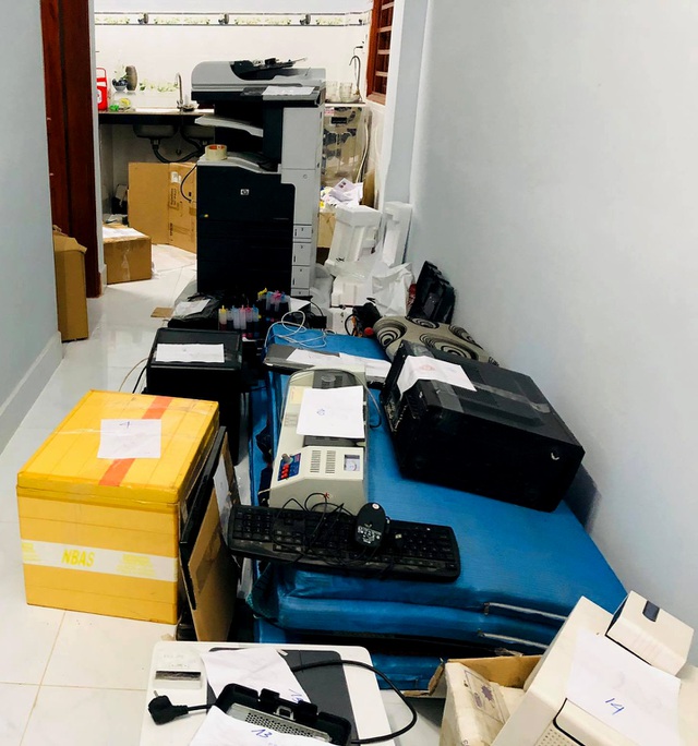 Đánh sập đường dây chuyên làm giả giấy tờ quy mô “khủng” ở phía Nam