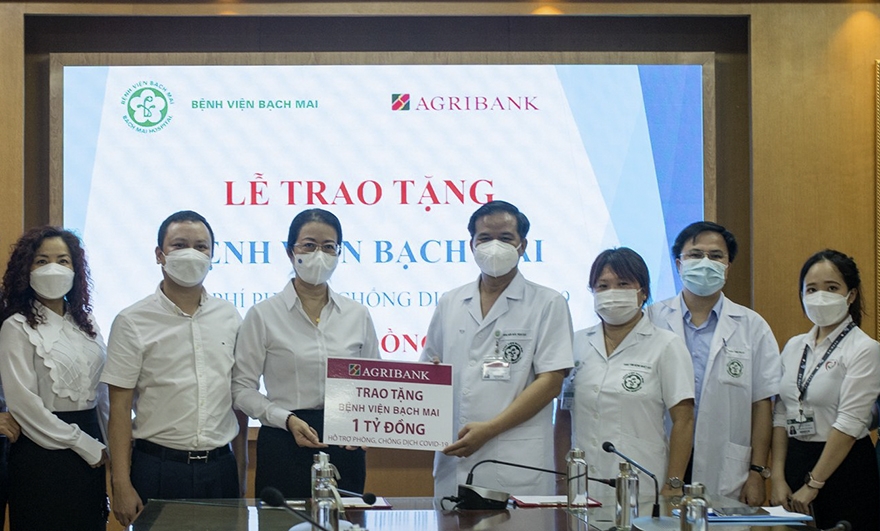 Agribank ủng hộ 300 tỷ đồng cho các hoạt động phòng, chống dịch Covid-19