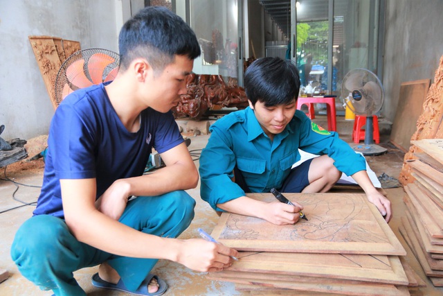 Chàng trai làng “thổi hồn” vào gỗ, kiếm hàng trăm triệu đồng mỗi năm - 8