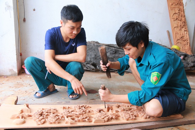 Chàng trai làng “thổi hồn” vào gỗ, kiếm hàng trăm triệu đồng mỗi năm - 9