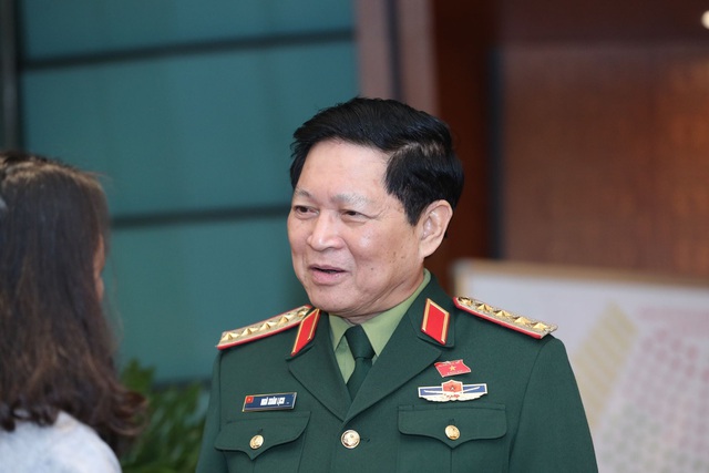 Bộ trưởng Quốc phòng: Sẽ bố trí việc làm cho con em các chiến sĩ hi sinh - 1
