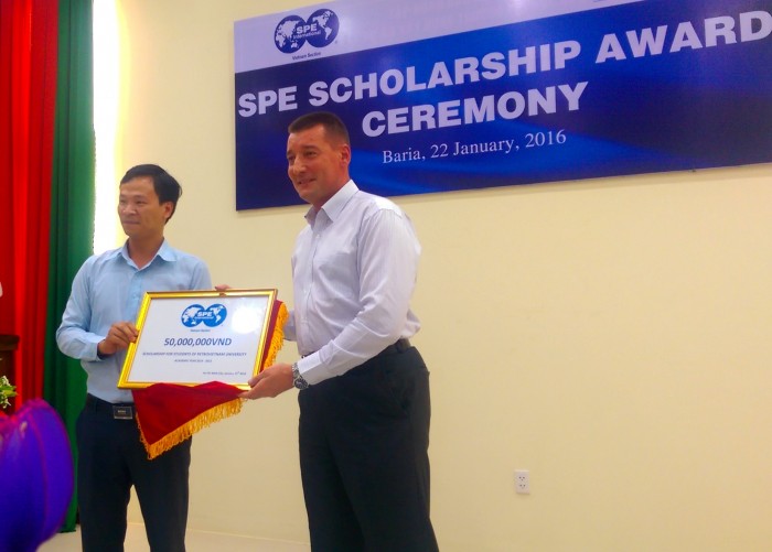 spe viet nam trao hoc bong 2015 cho sinh vien pvu