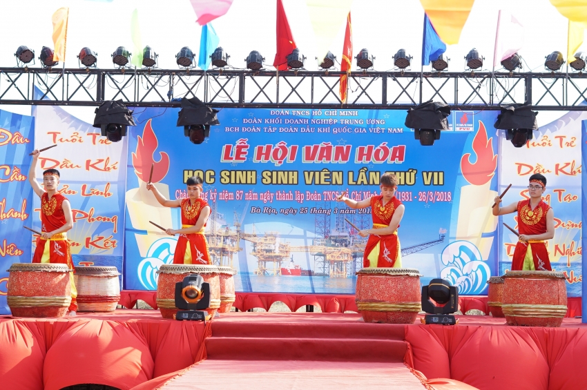 tung bung le hoi van hoa hoc sinh sinh vien dau khi lan thu vii