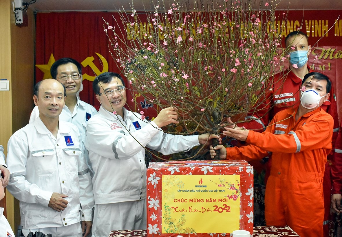 Lãnh đạo Đảng ủy Khối DNTW, tỉnh Bà Rịa - Vũng Tàu và Petrovietnam thăm và làm việc tại giàn CNTT 3