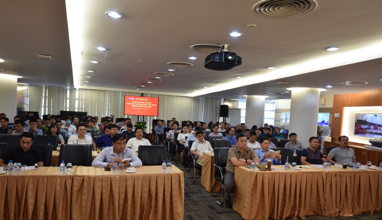 Đảng bộ Tập đoàn Dầu khí Quốc gia Việt Nam tham gia học tập, quán triệt Nghị quyết Đại hội XIII của Đảng