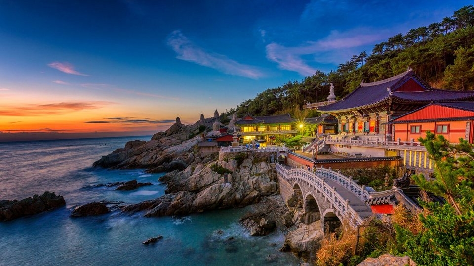 Khám phá ngôi chùa cổ bên bờ biển ở Busan, Hàn Quốc Khám phá ngôi chùa cổ bên bờ biển ở Busan, Hàn Quốc