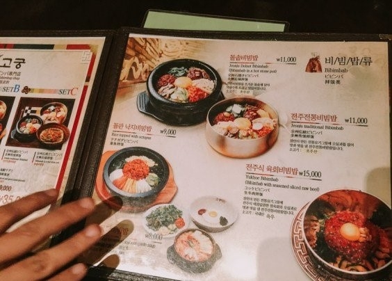 Nếm thử món cơm trộn Bibimbap nổi tiếng tại nhà hàng Gogung Insadong