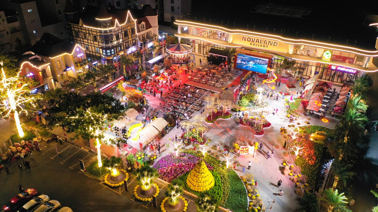 Toàn cảnh Hội Hoa Xuân 2022 tại Novaland Gallery.