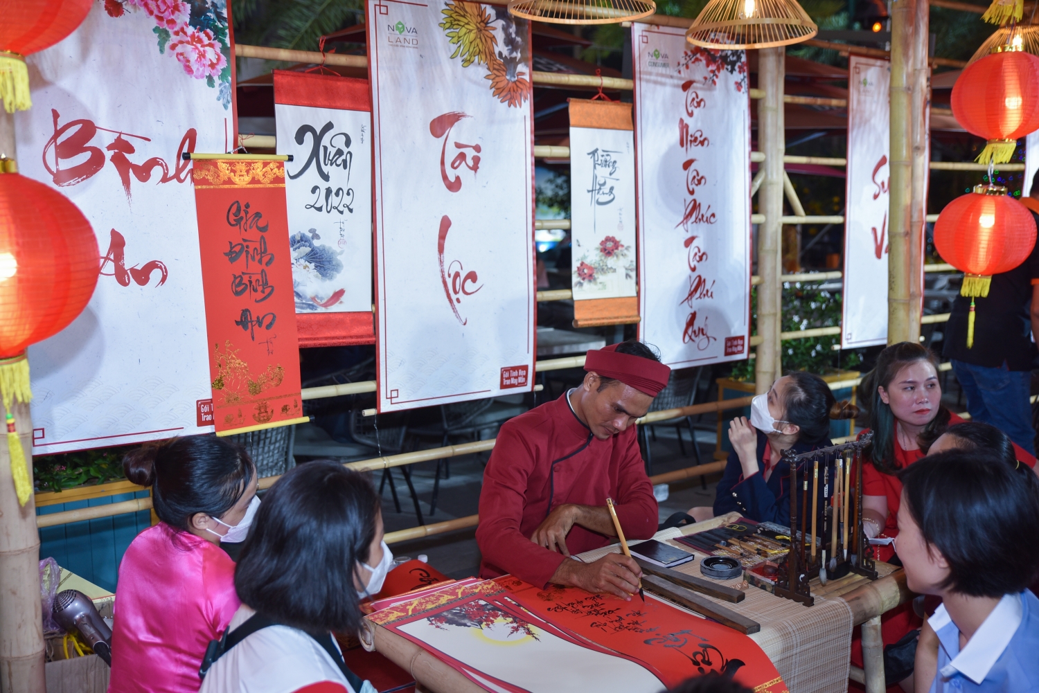 Xin chữ cầu may mắn cho năm mới