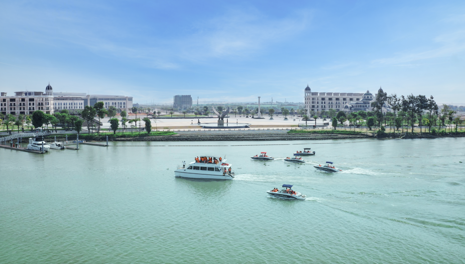 Tour tham quan trải nghiệm Aqua City bằng đường sông vào cuối tuần vừa qua thu hút nhiều khách hàng tham gia